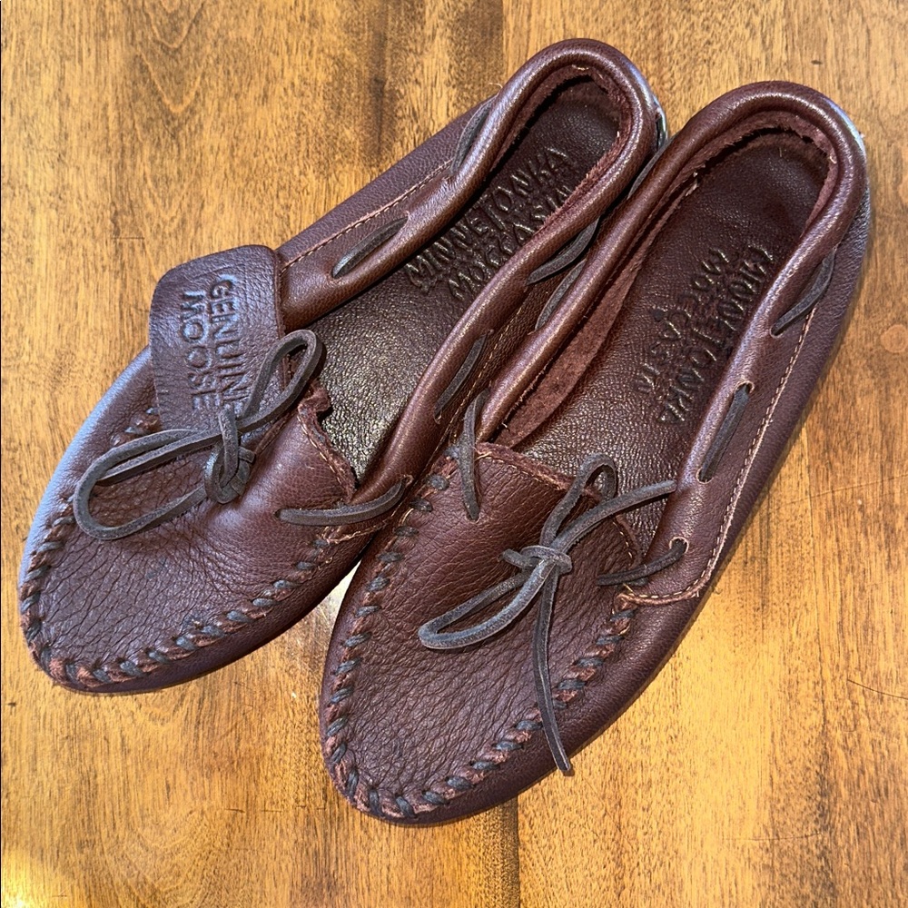 MINNETONKA leather flats size 7.5